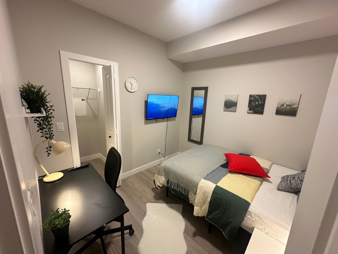 Deluxe Room without Window at 2nd Floor - 825 17 Ave SW, Calgary — photo 14 of 20