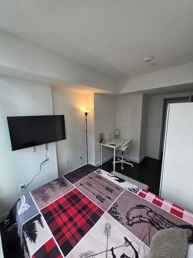 Deluxe Room at 9th Floor - Concord Cityplace Way, Toronto — photo 2 of 27