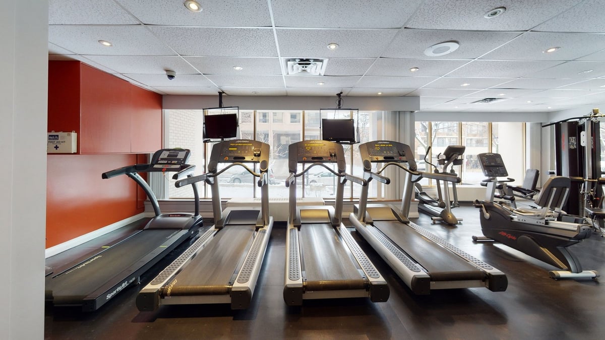 Master Room at 25th Floor - Walmer Road, Toronto — photo 14 of 14