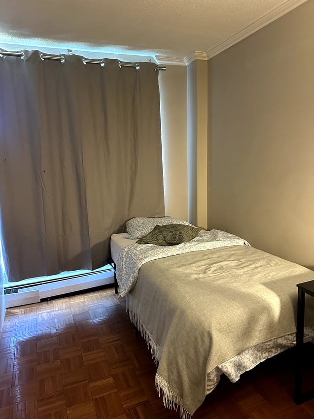 Flex Room with Balcony - 11 Avenue SW & 19 Street SW
