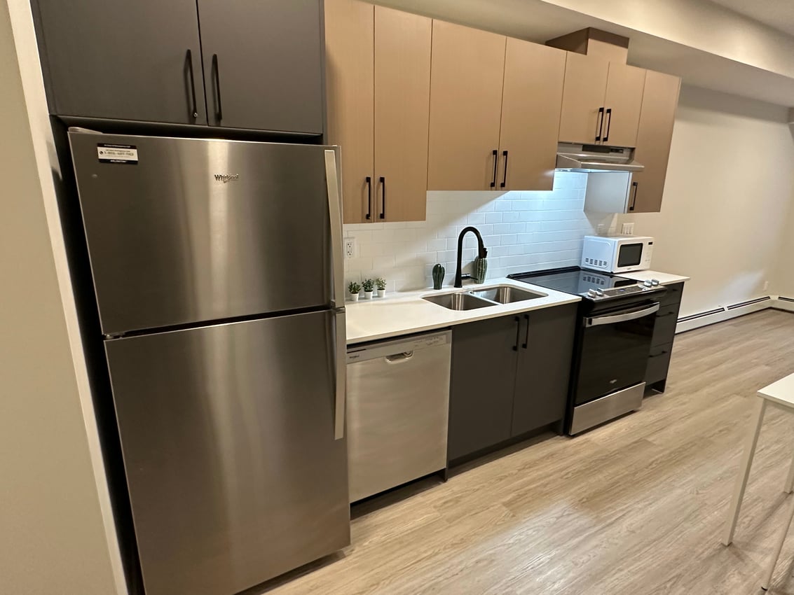 Master Room at 3rd Floor - 825 17 Ave SW, Calgary — photo 11 of 18