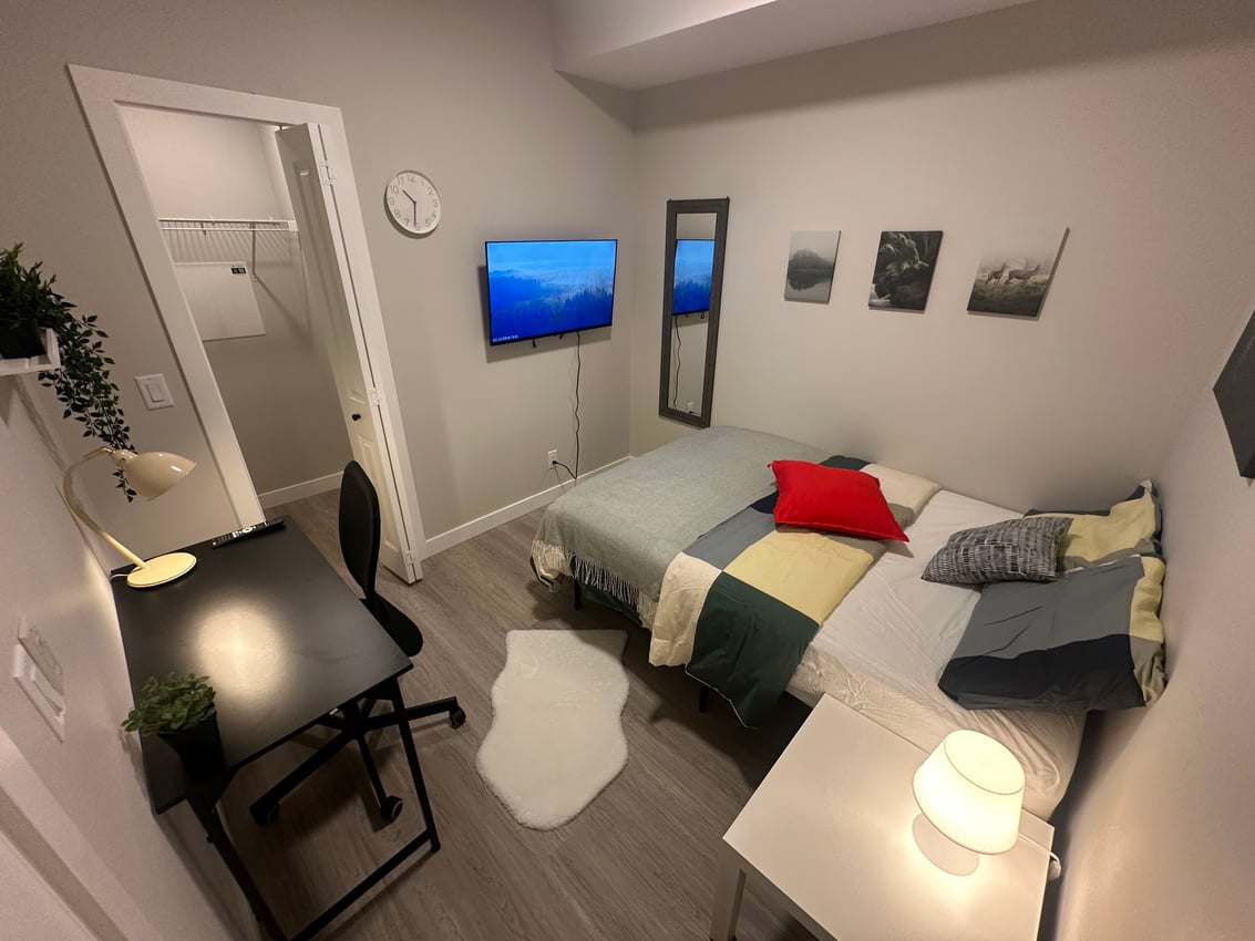 Deluxe Room without Window at 2nd Floor - 825 17 Ave SW, Calgary — photo 15 of 20