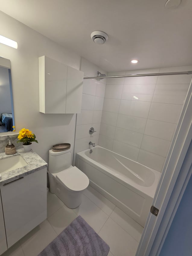 Master Room at 13th Floor - Simcoe St, Toronto — photo 4 of 5
