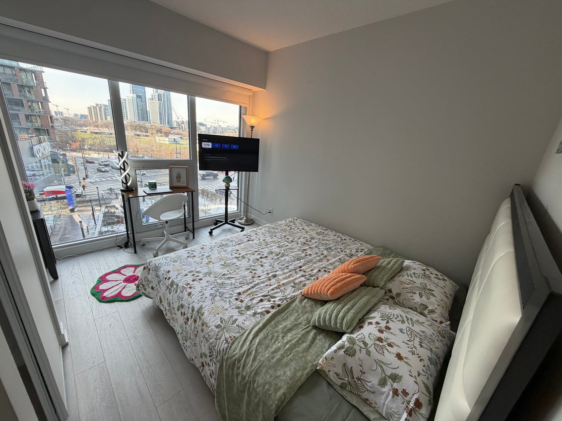 Master Room at 5th Floor - Queens Wharf Road, Toronto — photo 3 of 13