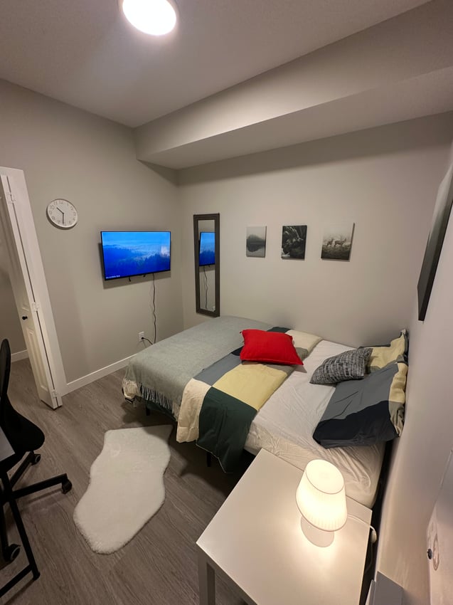 Deluxe Room without Window at 2nd Floor - 825 17 Ave SW, Calgary — photo 16 of 20