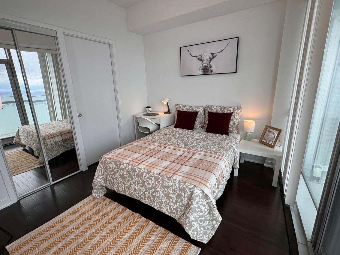 Deluxe Room with Balcony - York St & Bremner Blvd