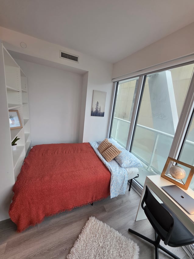Flex Room - Dundas St West & Simcoe St
