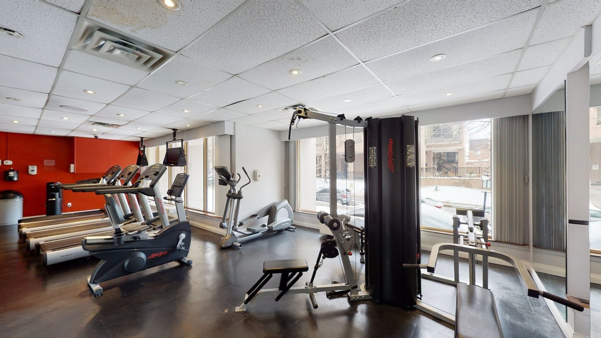 Master Room at 25th Floor - Walmer Road, Toronto — photo 13 of 14