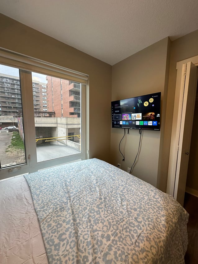 Deluxe Room at 2nd Floor - 1235 11 Ave SW, Calgary — photo 2 of 10