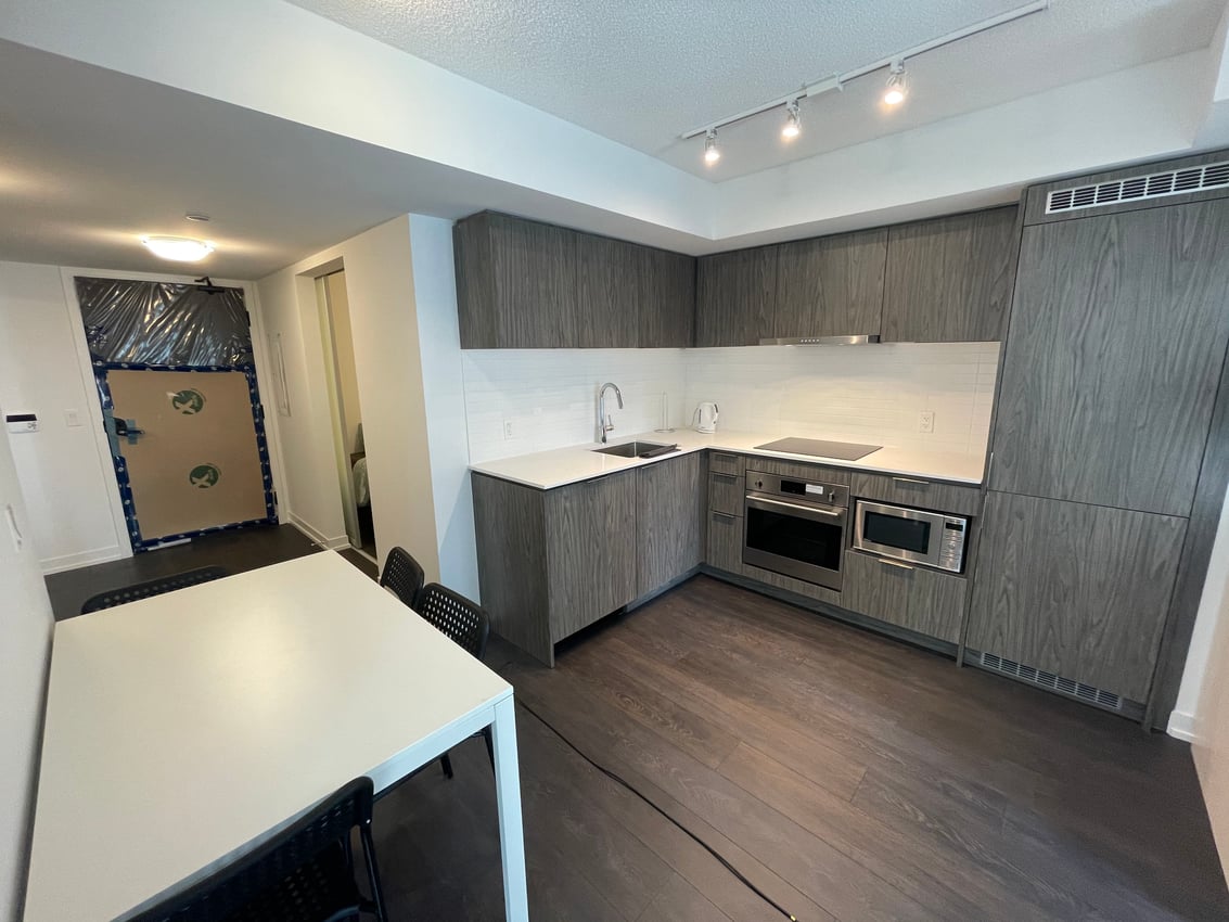 Deluxe Room at 9th Floor - Shuter St, Toronto — photo 3 of 10