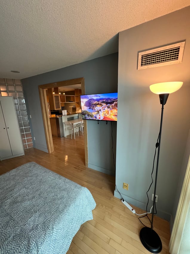 Deluxe Room at 30th Floor - Front Street, Toronto — photo 4 of 11