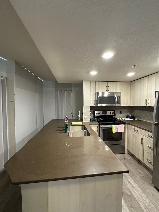 Master Room at 2nd Floor - 1235 11 Ave SW, Calgary — photo 12 of 13