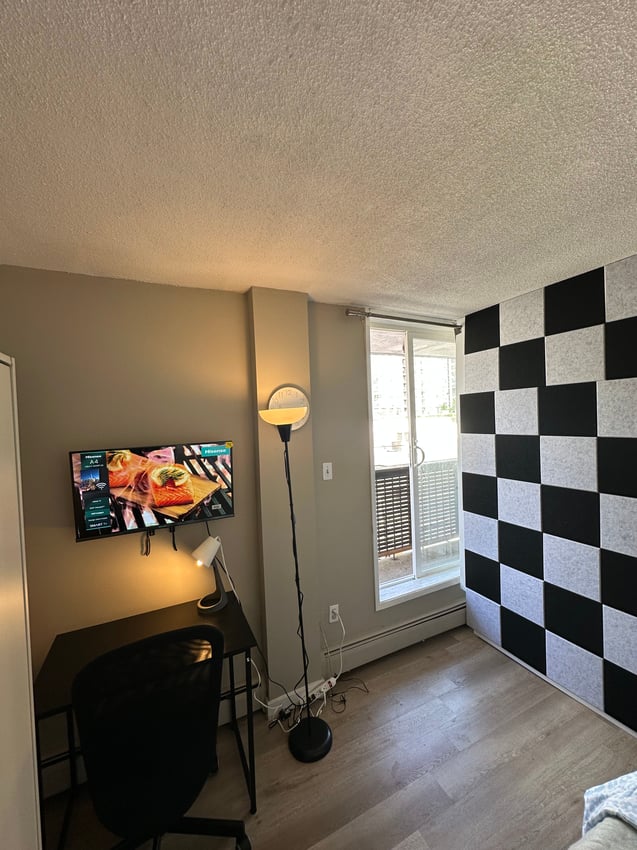 Flex Room with Balcony at 3rd Floor - 1212 13 Ave SW, Calgary — photo 4 of 7