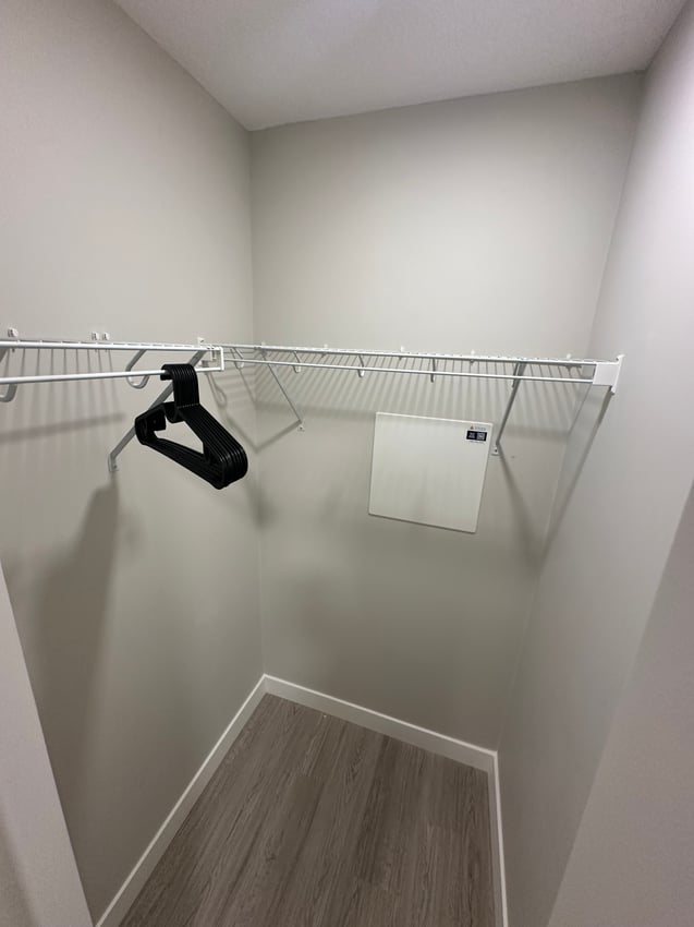 Deluxe Room without Window at 5th Floor - 825 17 Ave SW, Calgary — photo 10 of 20