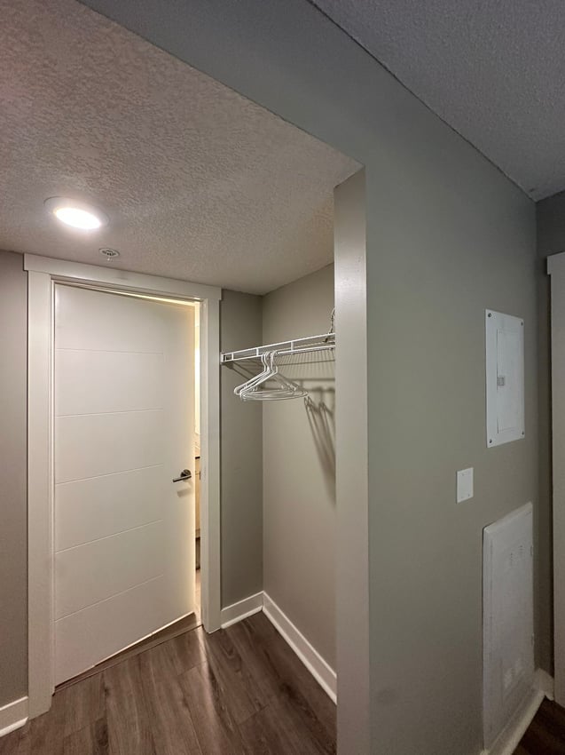 Master Room at 2nd Floor - 1235 11 Ave SW, Calgary — photo 5 of 13