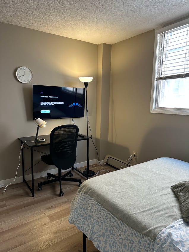 Deluxe Room at 4th Floor - 1212 13 Ave SW, Calgary — photo 2 of 6
