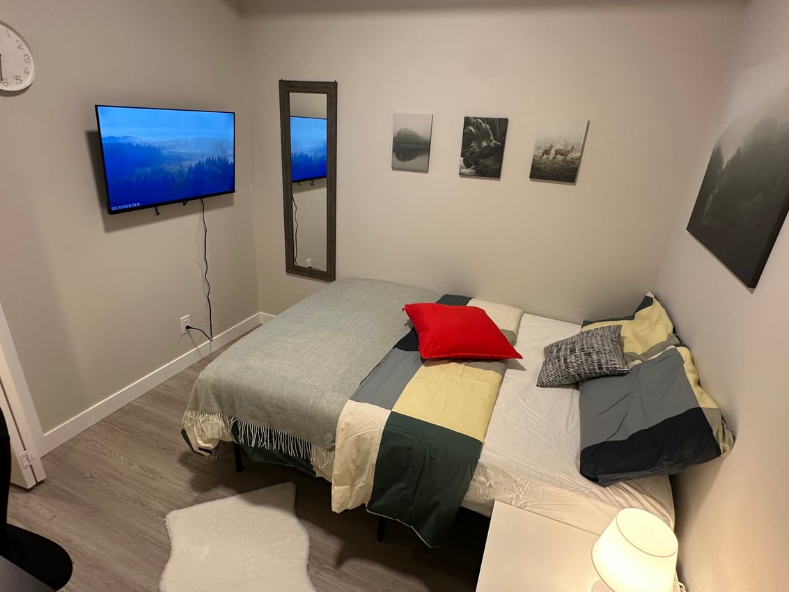 Deluxe Room without Window at 2nd Floor - 825 17 Ave SW, Calgary — photo 19 of 20