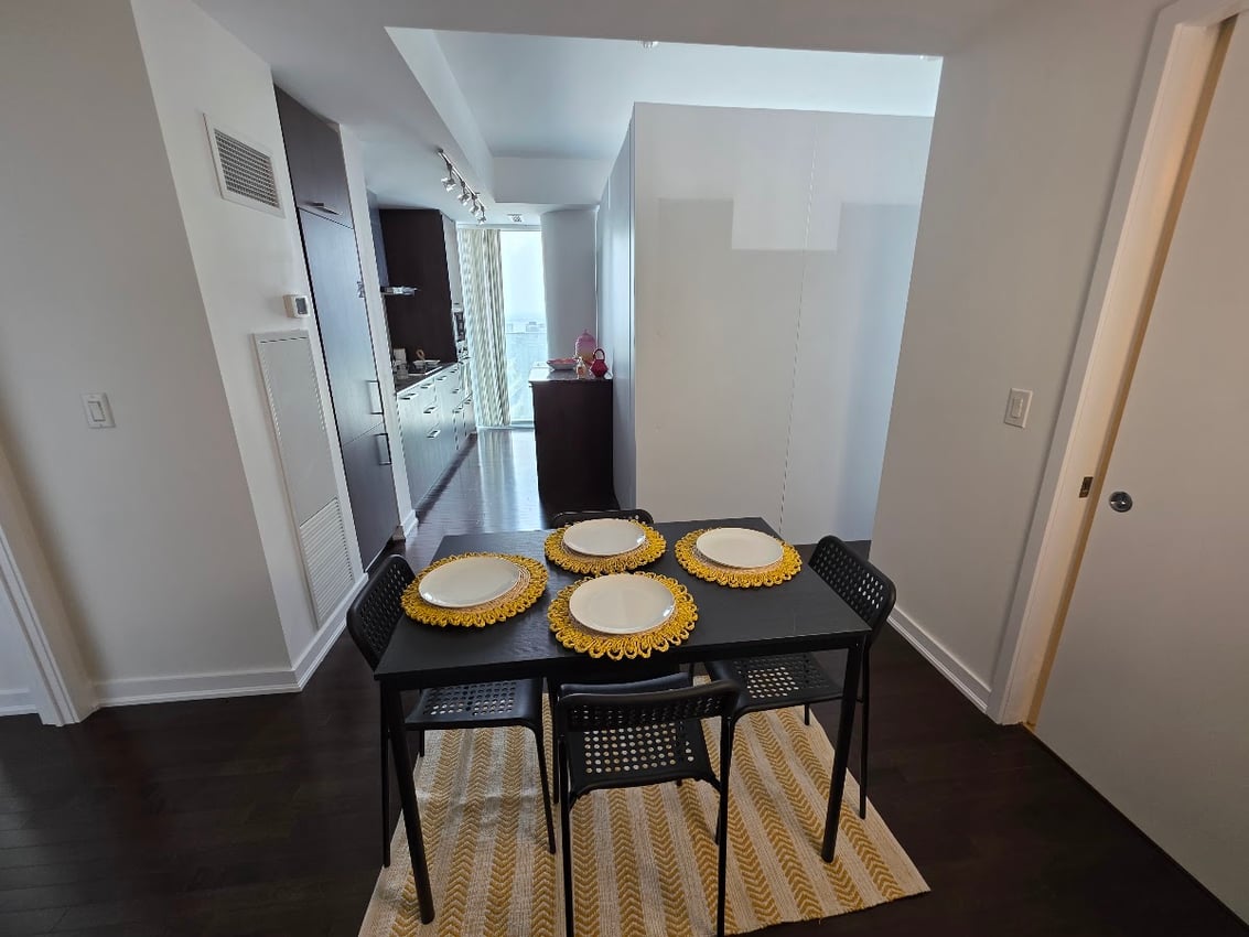 Master Room at 50th Floor - York Street, Toronto — photo 8 of 14