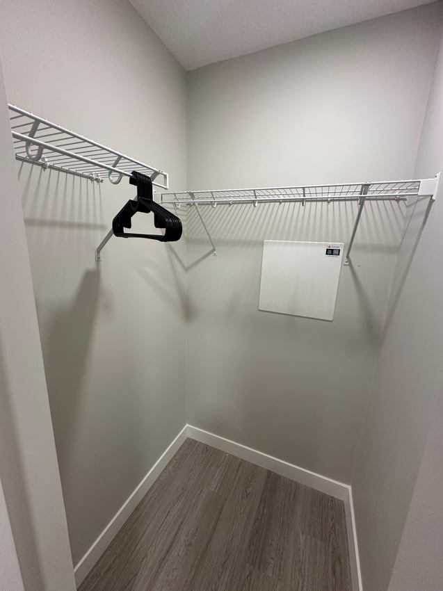Deluxe Room without Window at 5th Floor - 825 17 Ave SW, Calgary — photo 11 of 20