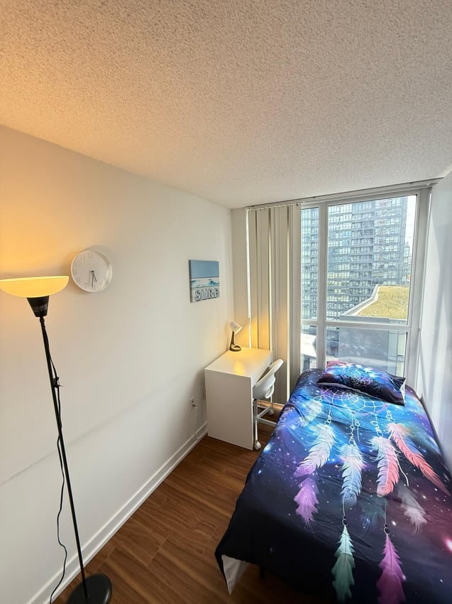 Flex Room at 15th Floor - Queens Wharf Road, Toronto — photo 2 of 7