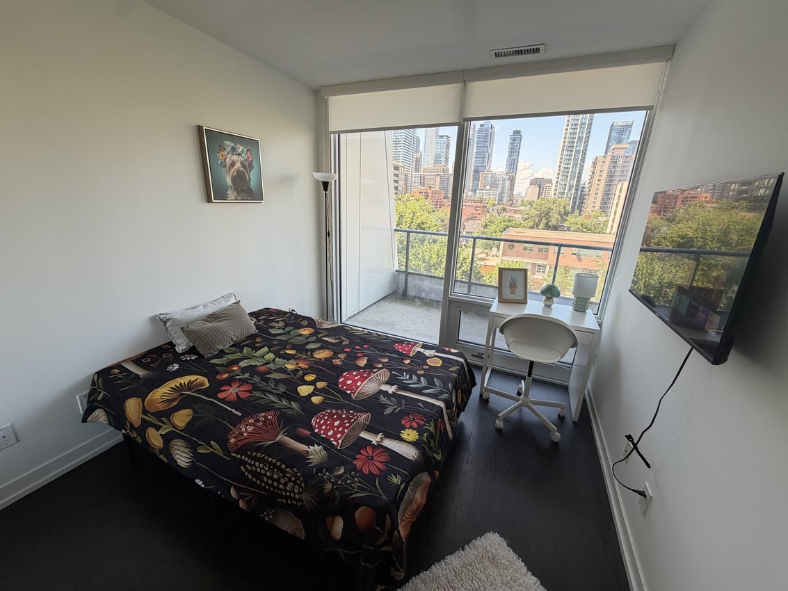 Master Room at 8th Floor - Wood Street, Toronto — photo 2 of 13