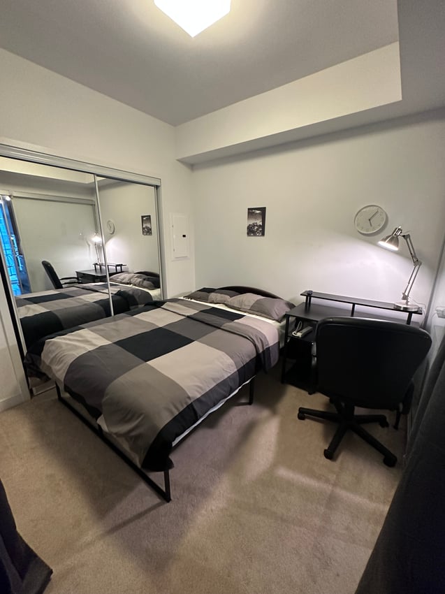 Deluxe Room without Window - York Street & Bremner Boulevard
