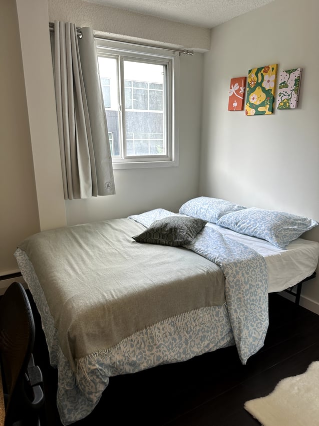 Deluxe Room - 1 Street SW & 13 Avenue SW