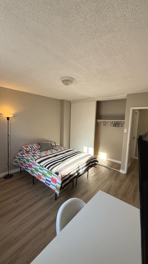 Deluxe Room - 12 Avenue SW & 13 Avenue SW