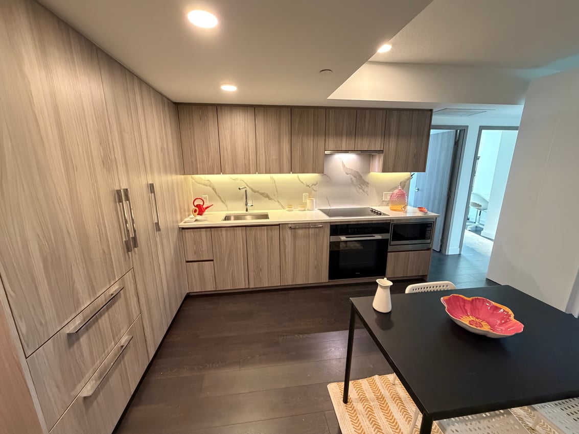 Deluxe Room at 9th Floor - Concord Cityplace Way, Toronto — photo 4 of 27