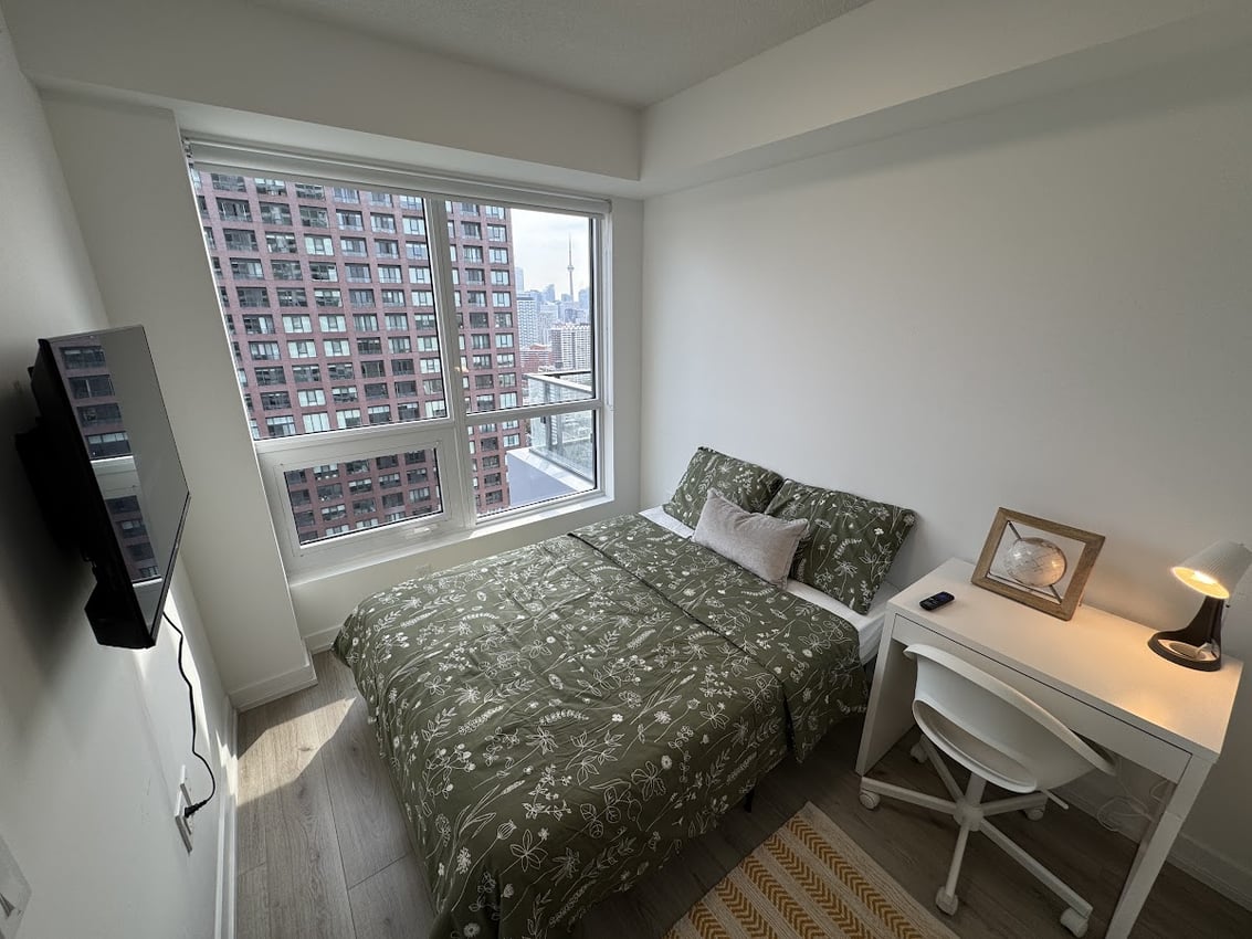 Deluxe Room - Bloor St East & Sherbourne St