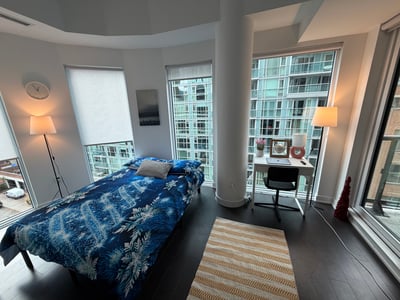 Flex Room with Balcony – St Patrick St & Dundas St W
