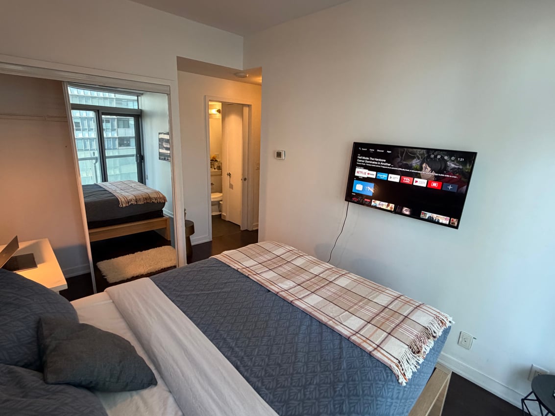 Master Room at 15th Floor - York Street, Toronto — photo 2 of 11