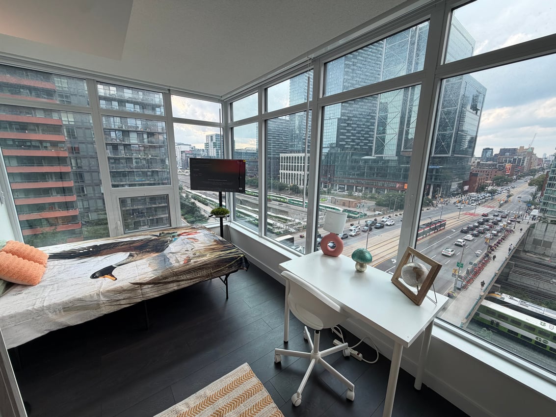 Deluxe Room with Balcony – 9th Floor - Concord Cityplace Way