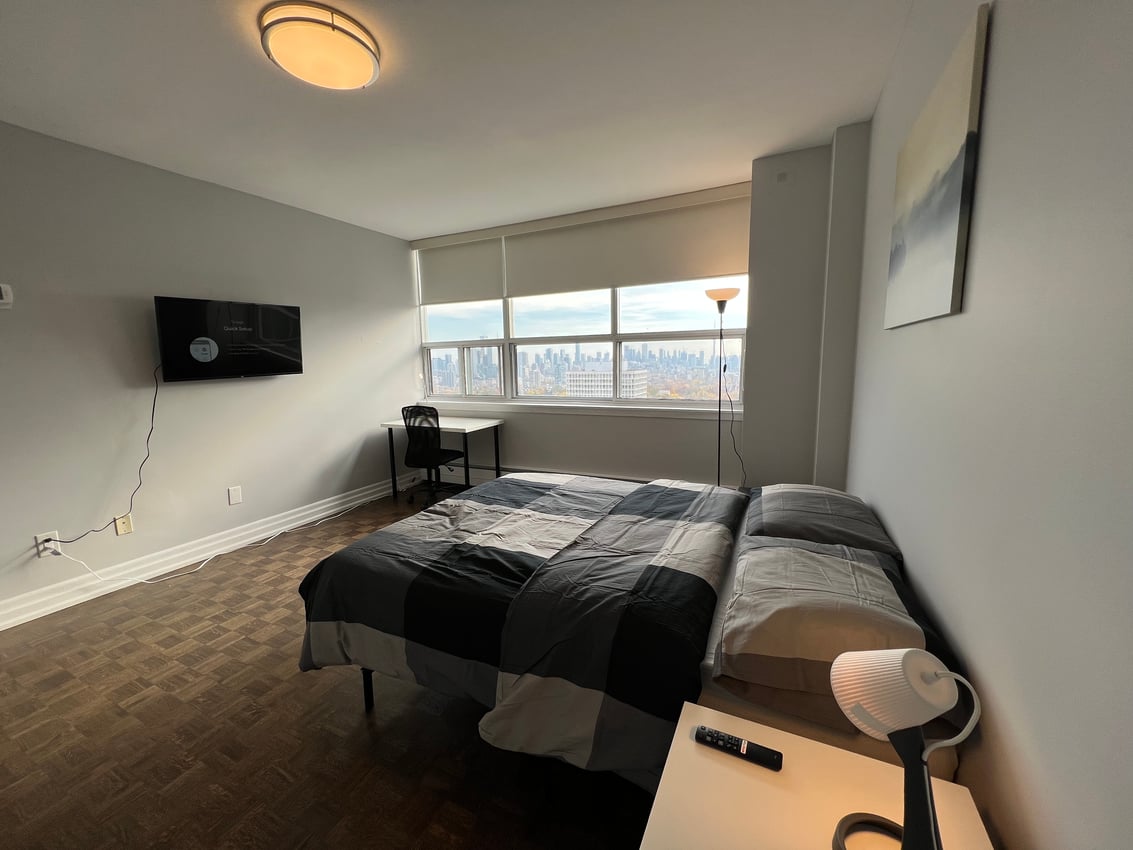 Master Room at 25th Floor - Walmer Road, Toronto — photo 2 of 14