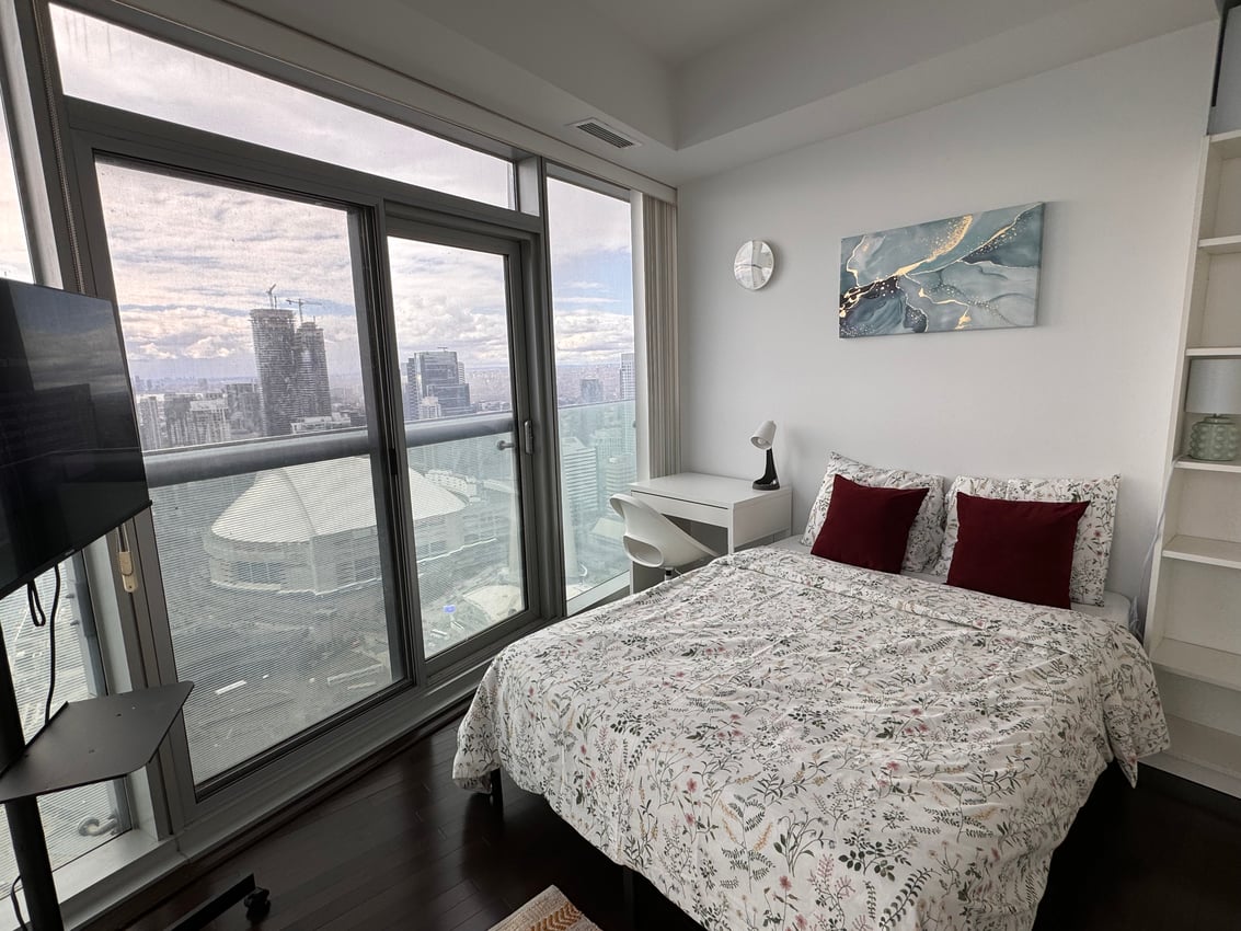 Flex Room - York St & Bremner Blvd