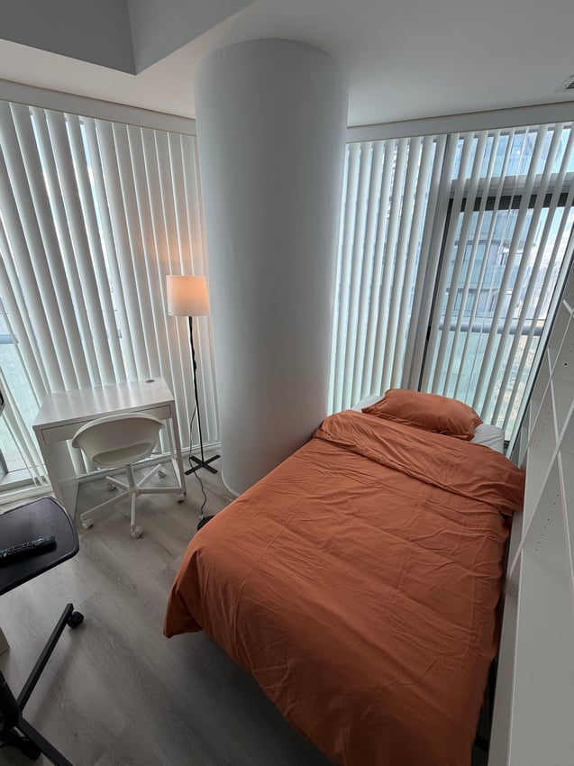 Flex Room - York St & Bremner Blvd
