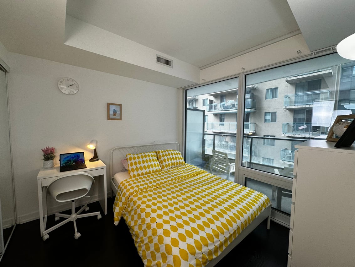 Deluxe Room - Wood St & Church St
