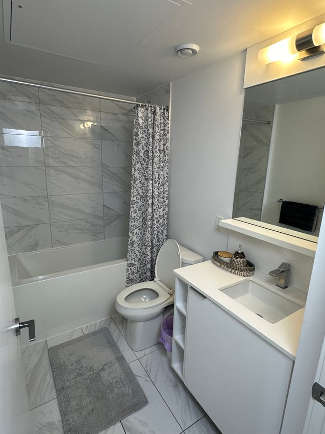 Den Room at 37th Floor - Wood Street, Toronto — photo 6 of 13