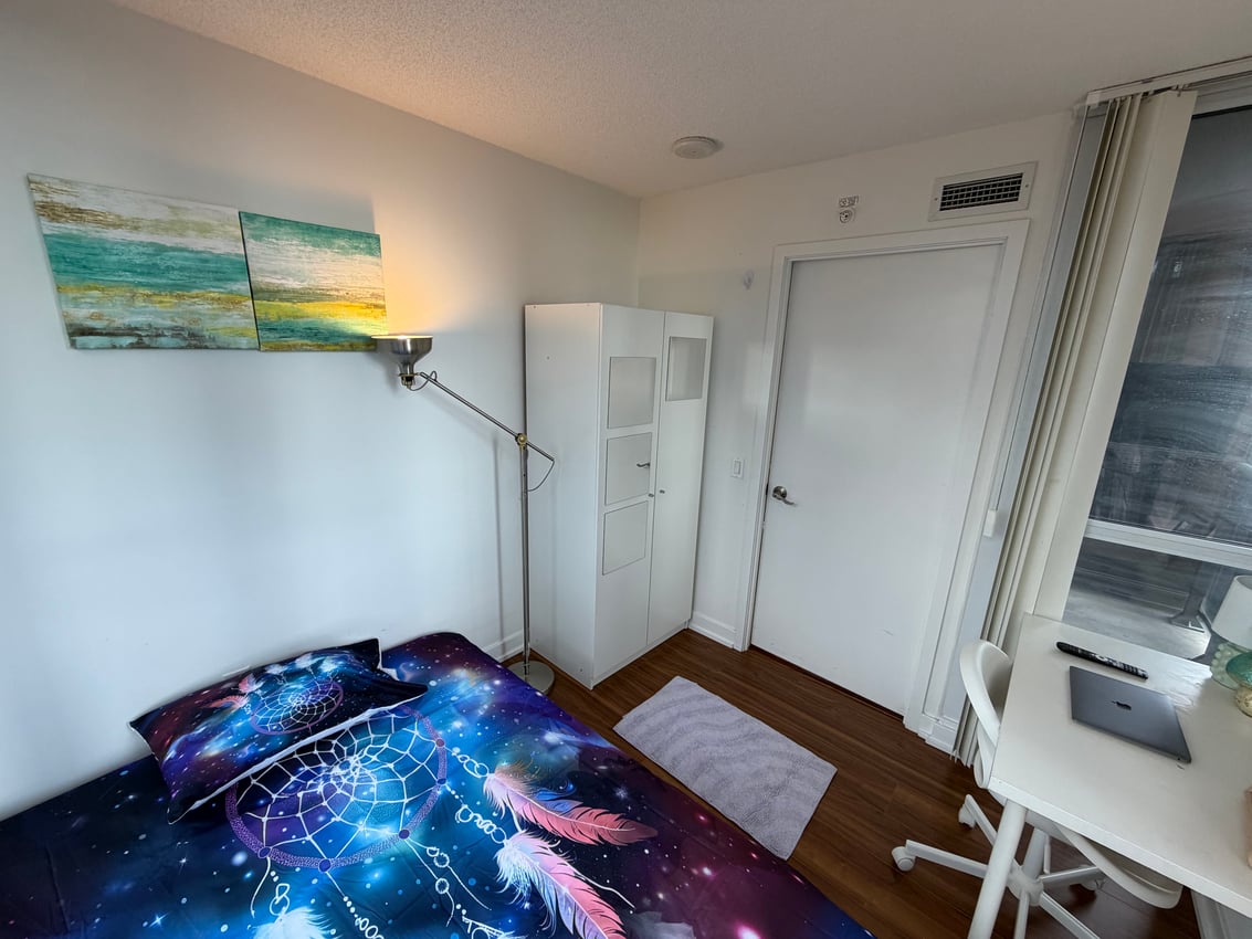 Deluxe Room - Queens Wharf Rd & Fort York Blvd