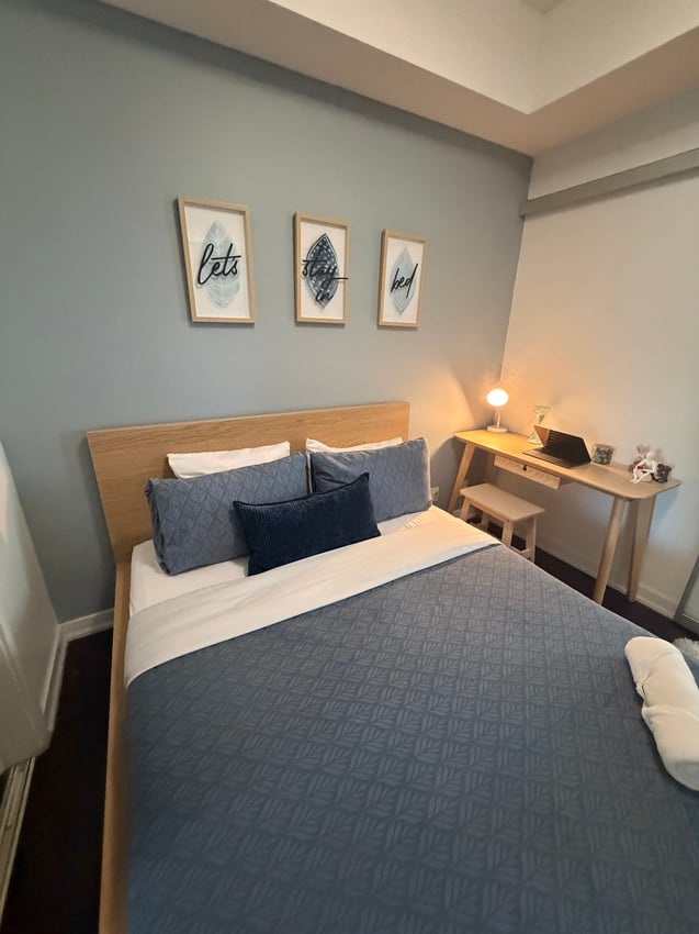 Deluxe Room without Window at 15th Floor - York Street, Toronto — photo 2 of 11