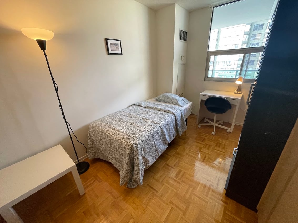 Flex Room - Carlton St & Homewood Ave