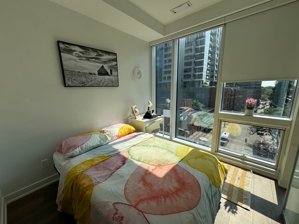 Master Room - Yonge Street & Gloucester Street
