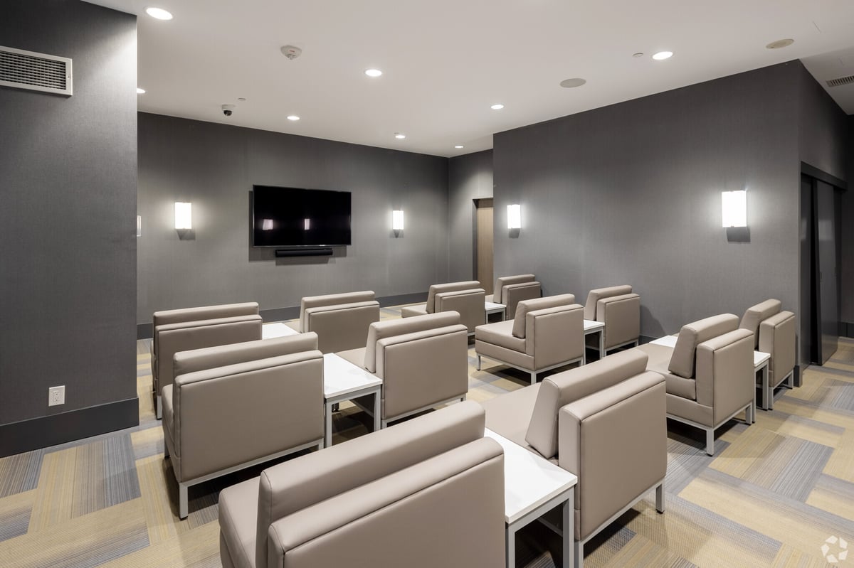 Flex Room at 16th Floor - Balliol Street, Toronto — photo 12 of 13