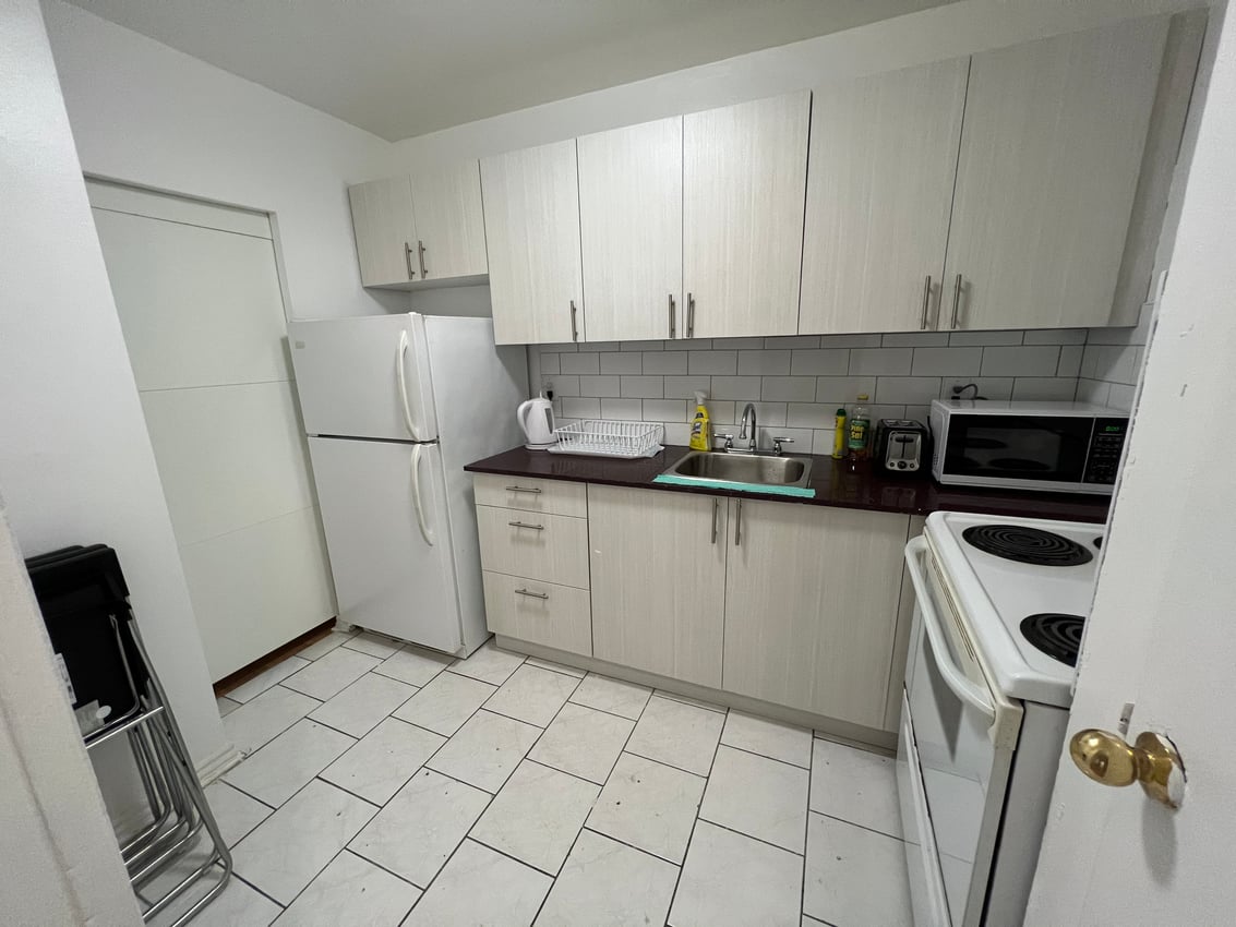 Flex Room at 31st Floor - Wellesley Street, Toronto — photo 2 of 3