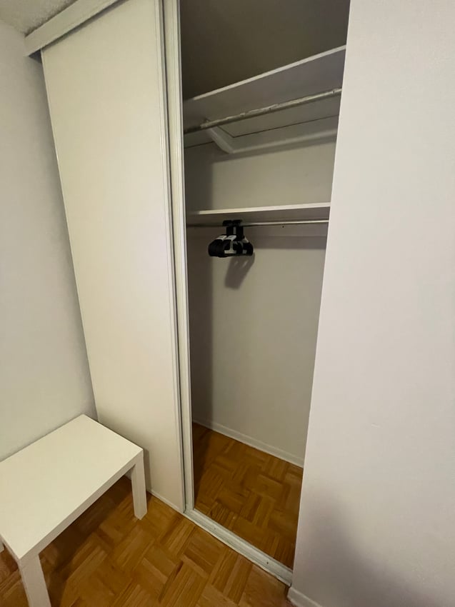 Deluxe Room at 5th Floor - Huntley St., Toronto — photo 4 of 9