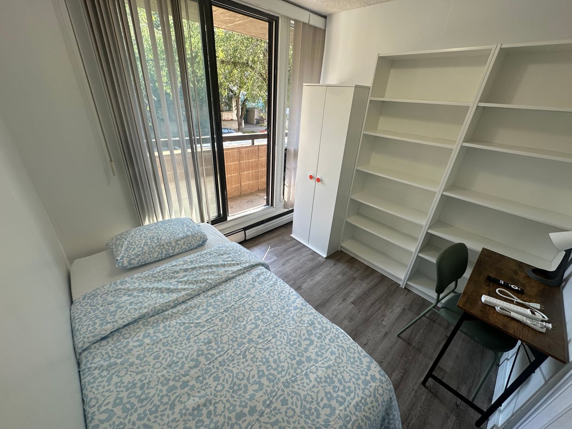 Flex Room with Balcony at 2nd Floor - 1228 13 Ave SW, Calgary — photo 4 of 7