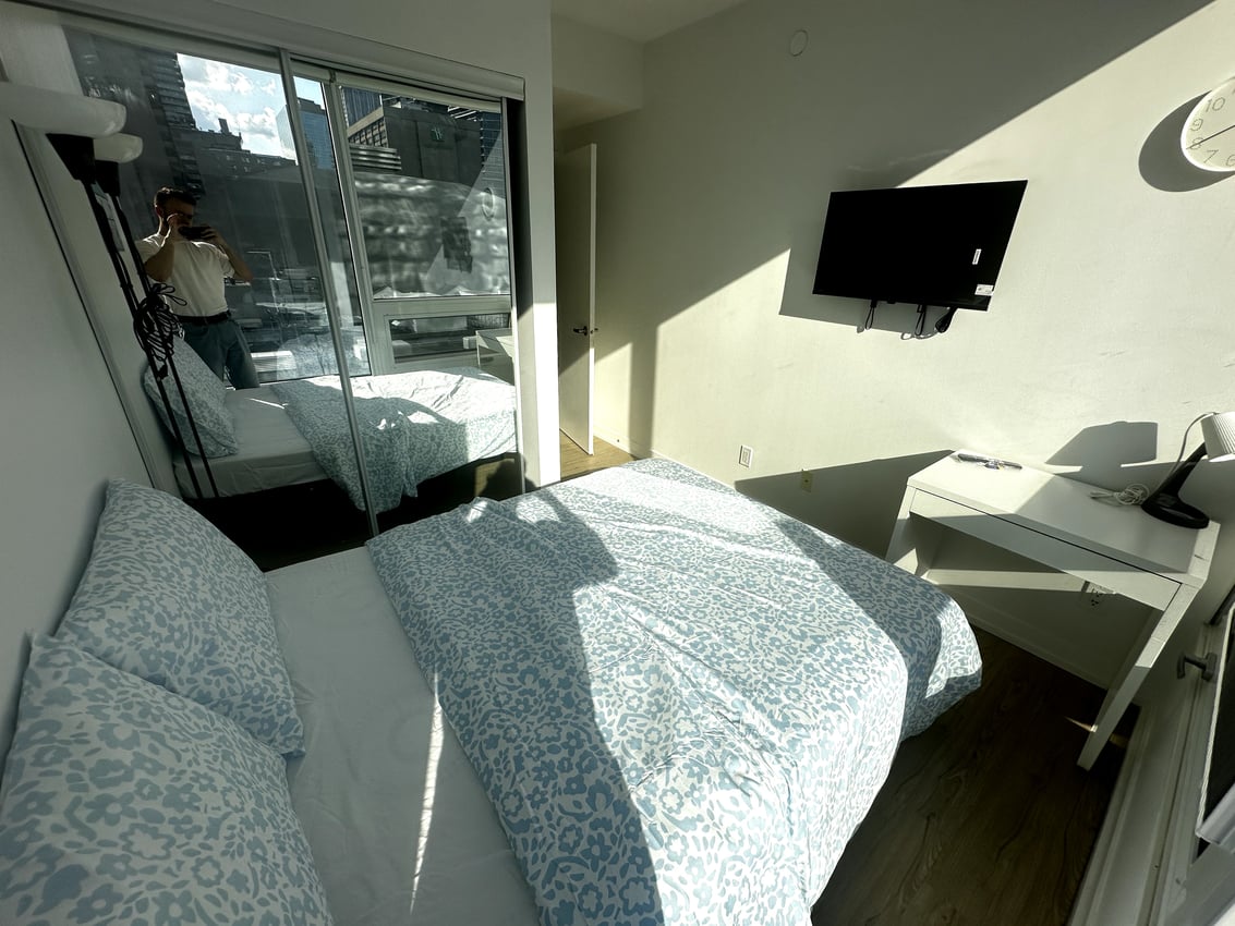 Deluxe Room - Church St & Wood St