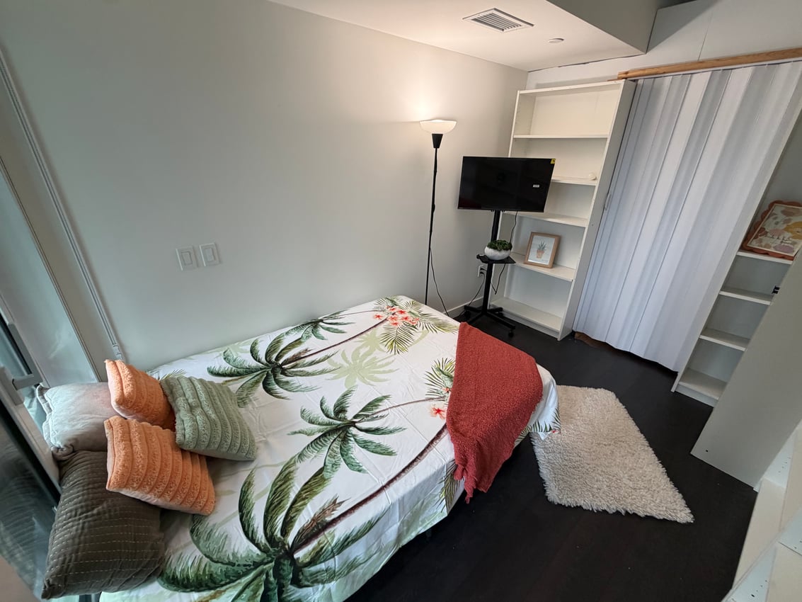 Flex Room with Balcony at 9th Floor - Concord Cityplace Way, Toronto — photo 3 of 20