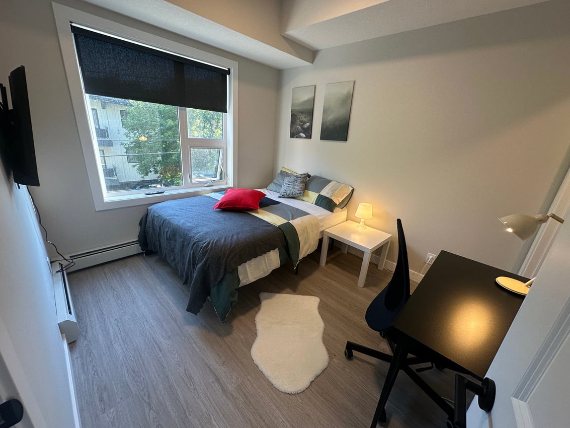 Master Room – 5th Floor - 825 17 Ave SW
