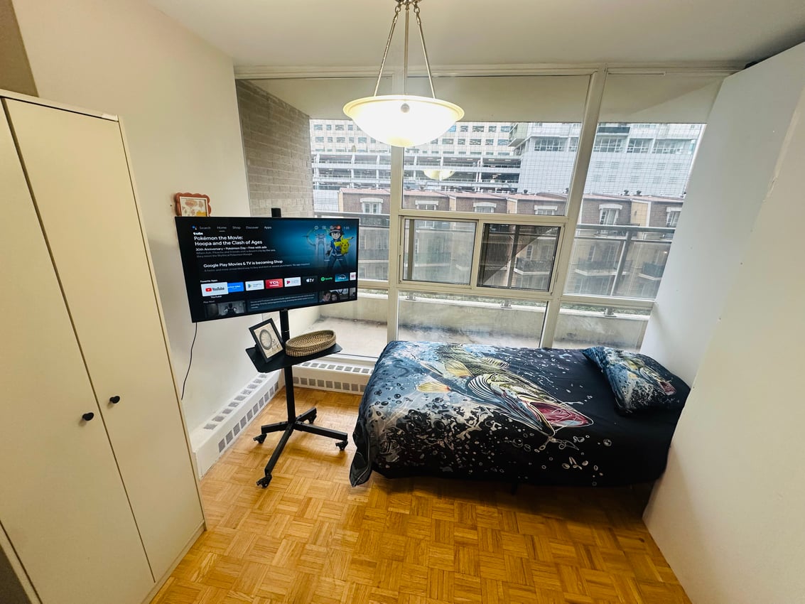 Flex Room - Rosehill Avenue & Yonge Street